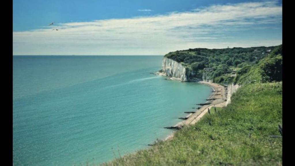 Foxes Sea Side Retreat Deluxe Chalet Is A Lovely Holiday Home Tucked Away On The Kent Coast Kingsdown  Eksteriør bilde