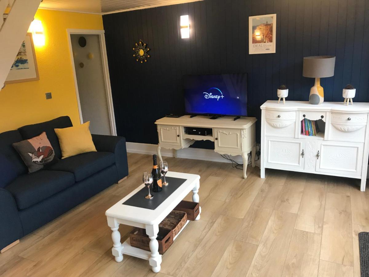 Foxes Sea Side Retreat Deluxe Chalet Is A Lovely Holiday Home Tucked Away On The Kent Coast Kingsdown  Eksteriør bilde