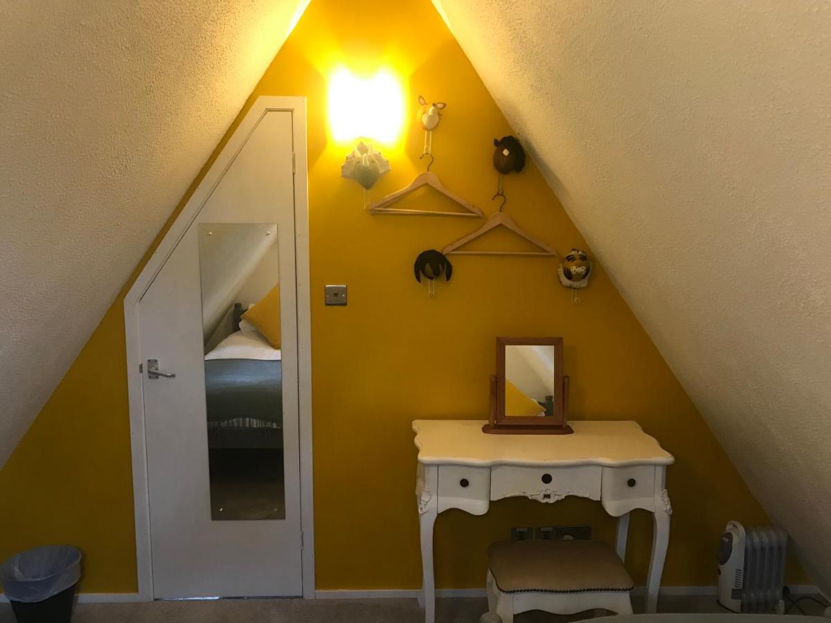 Foxes Sea Side Retreat Deluxe Chalet Is A Lovely Holiday Home Tucked Away On The Kent Coast Kingsdown  Eksteriør bilde