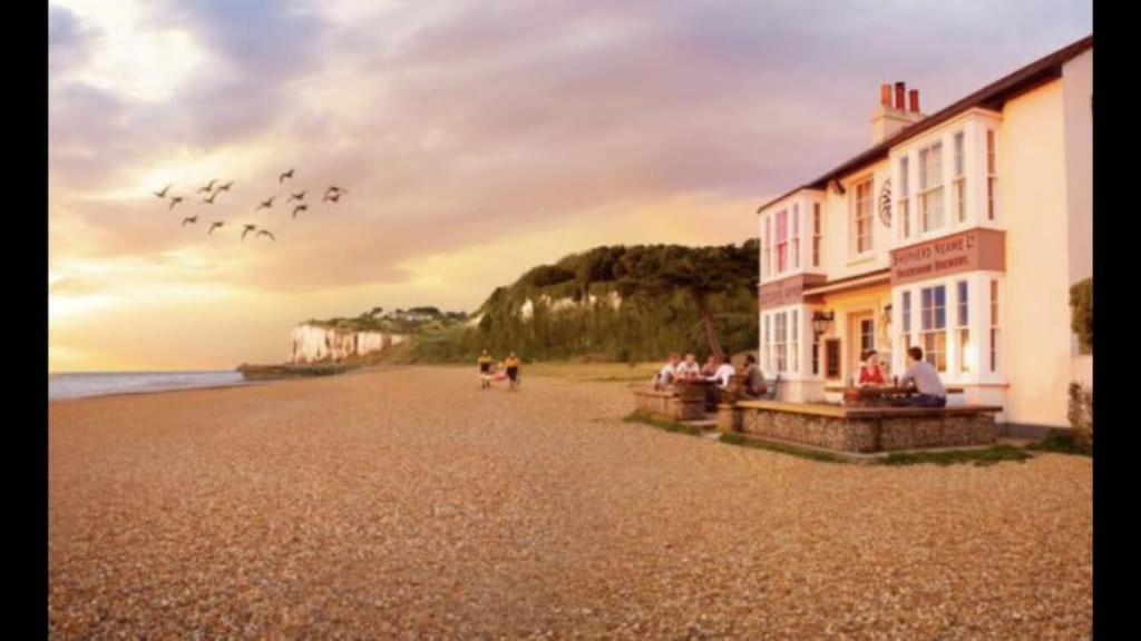 Foxes Sea Side Retreat Deluxe Chalet Is A Lovely Holiday Home Tucked Away On The Kent Coast Kingsdown  Eksteriør bilde