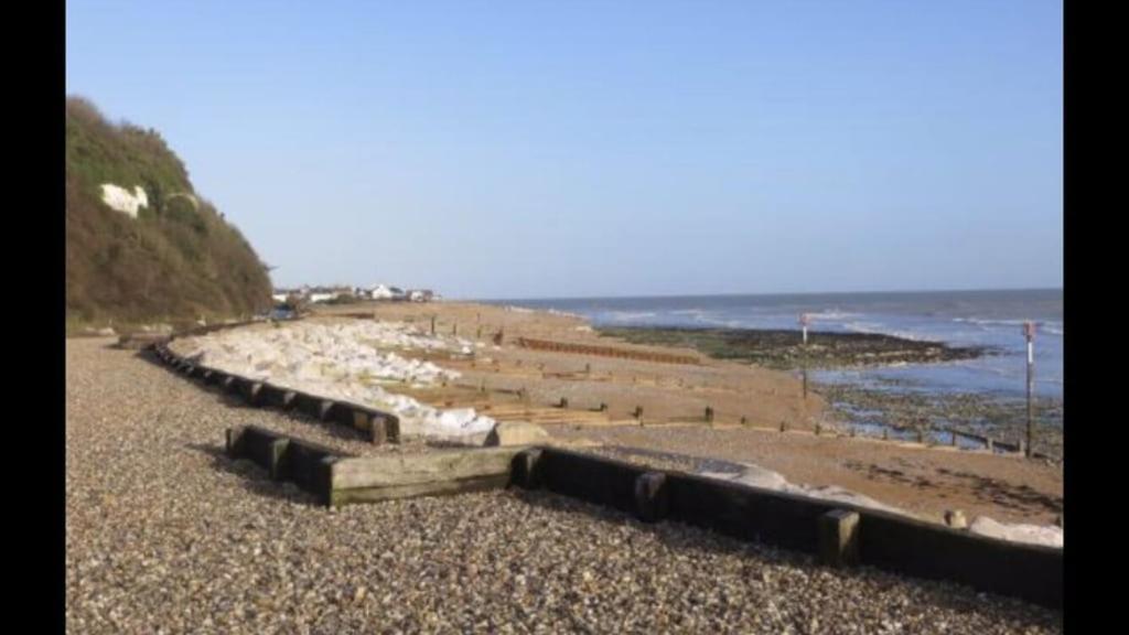 Foxes Sea Side Retreat Deluxe Chalet Is A Lovely Holiday Home Tucked Away On The Kent Coast Kingsdown  Eksteriør bilde