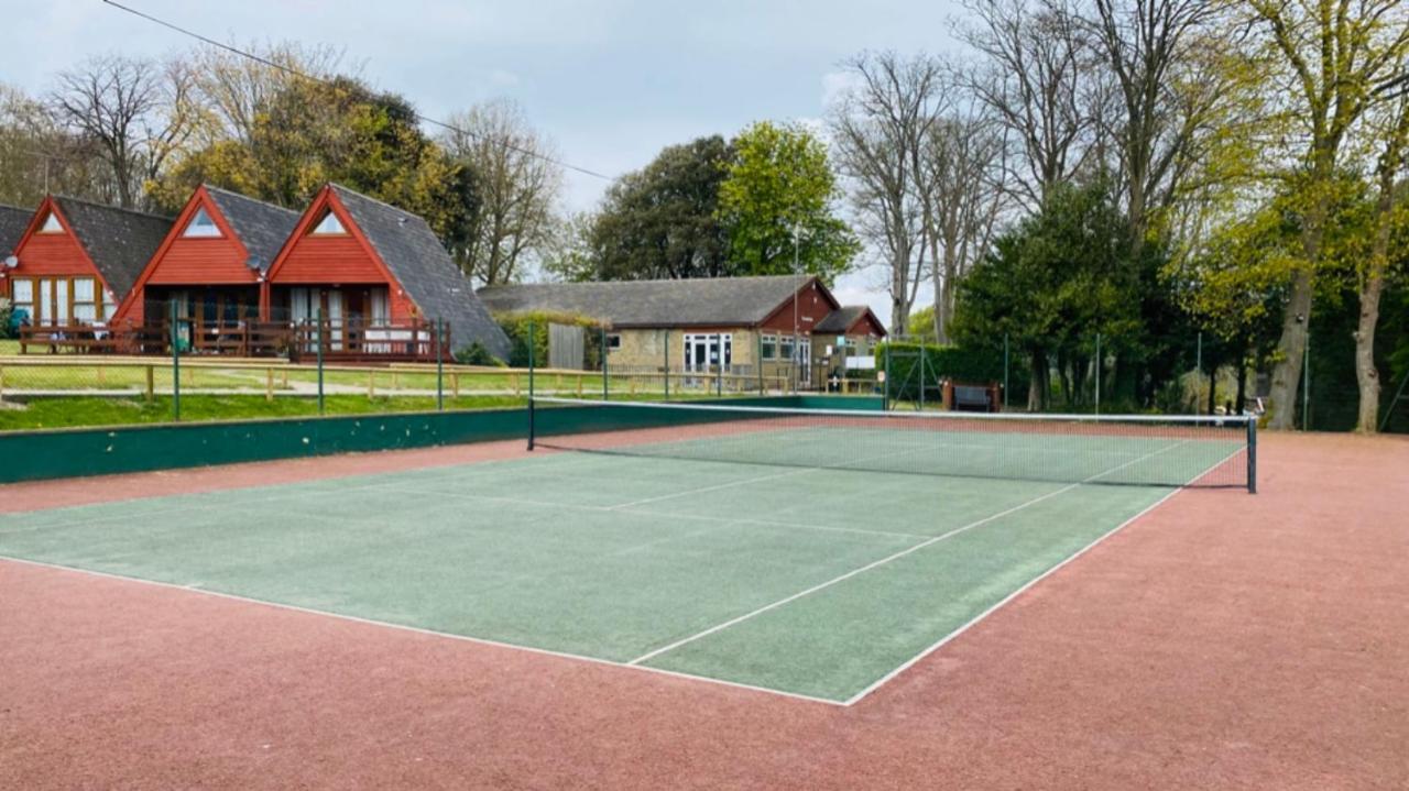Foxes Sea Side Retreat Deluxe Chalet Is A Lovely Holiday Home Tucked Away On The Kent Coast Kingsdown  Eksteriør bilde