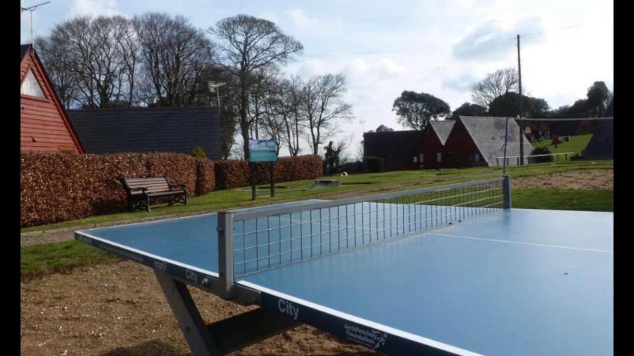 Foxes Sea Side Retreat Deluxe Chalet Is A Lovely Holiday Home Tucked Away On The Kent Coast Kingsdown  Eksteriør bilde