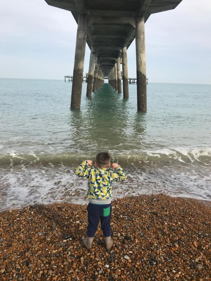 Foxes Sea Side Retreat Deluxe Chalet Is A Lovely Holiday Home Tucked Away On The Kent Coast Kingsdown  Eksteriør bilde